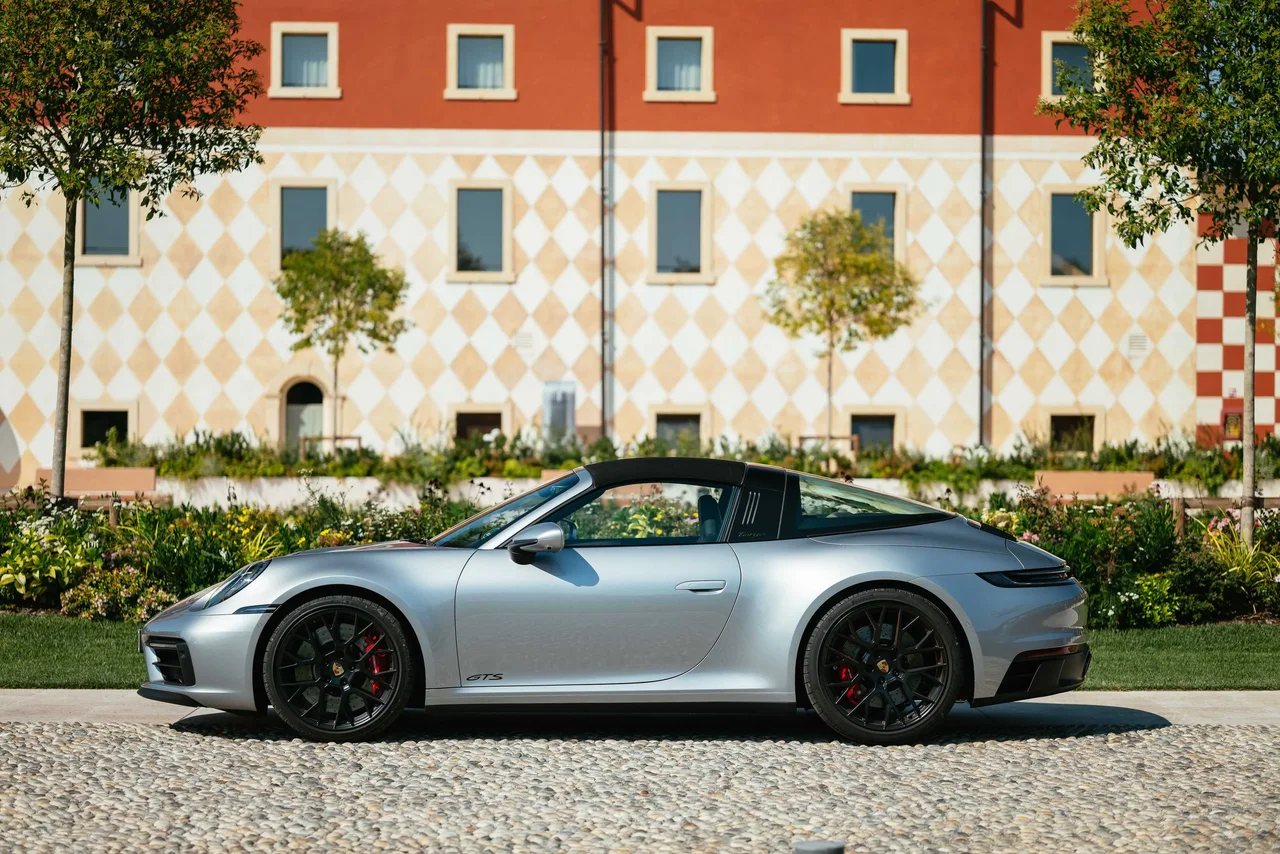 Exterior 4