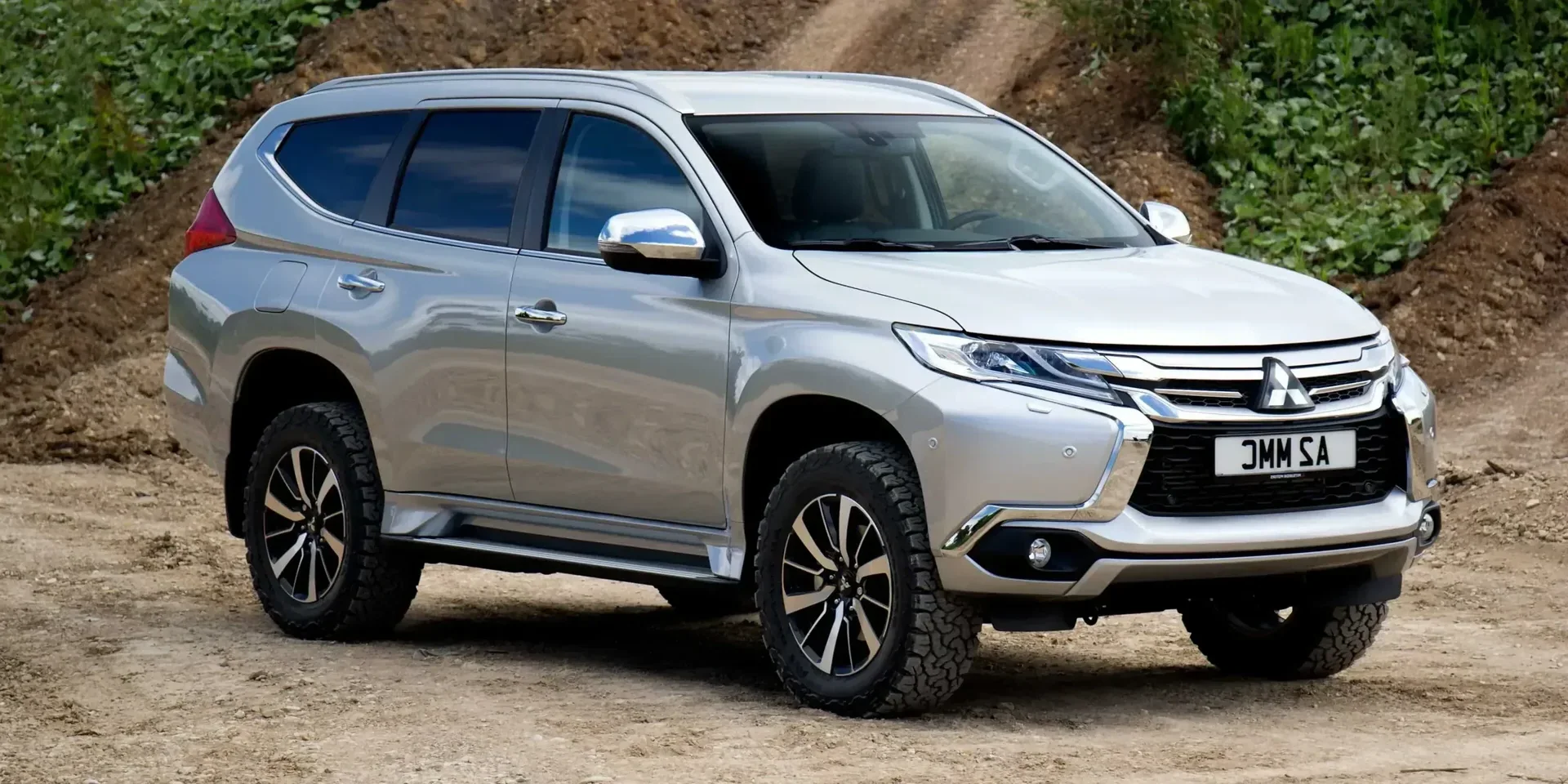 2018 Mitsubishi Shogun Sport photo 1