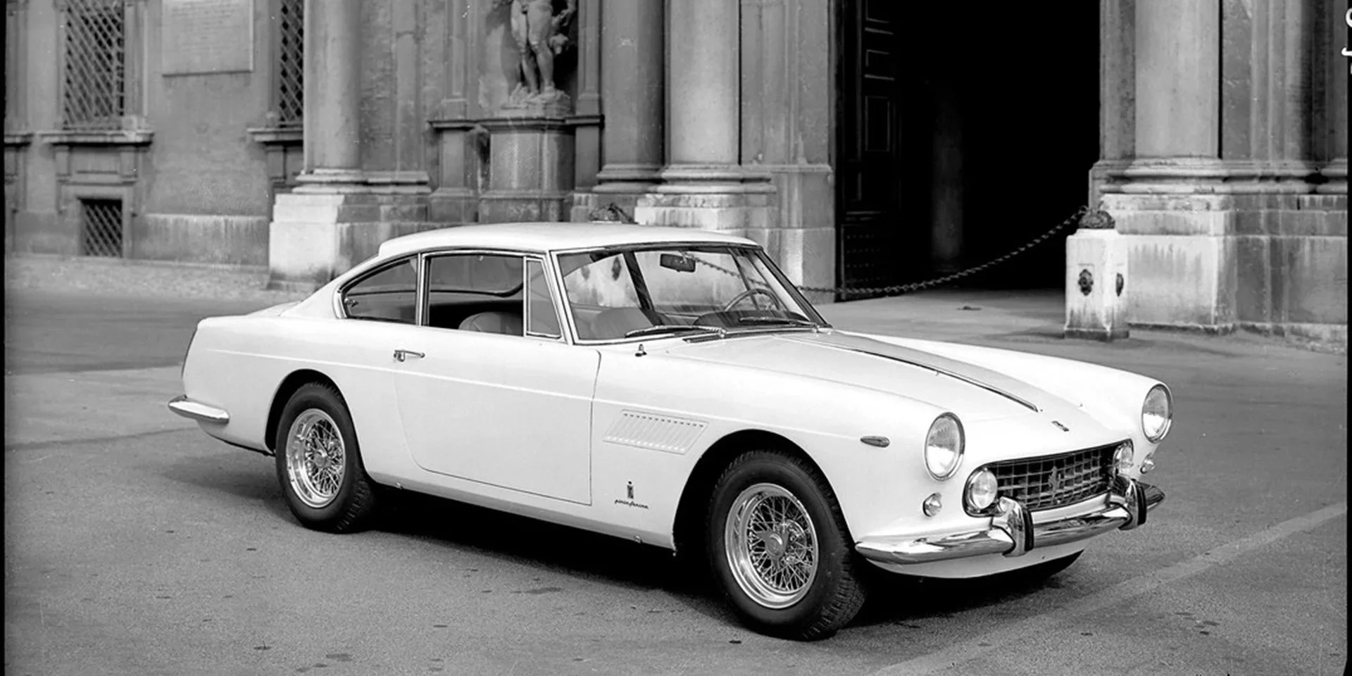 1961 Ferrari 250 GT 2+2 photo 1