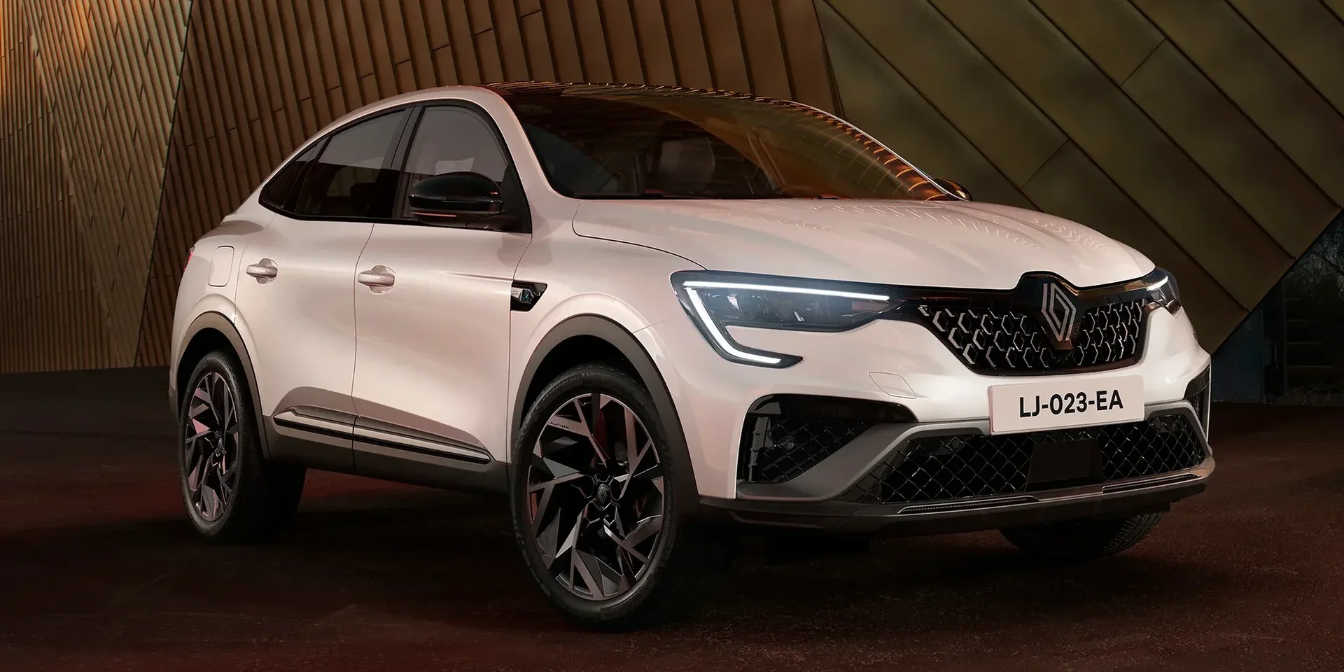 2024 Renault Arkana E-TECH photo 1