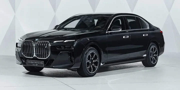 2024 BMW 2024-bmw-7-series-i7-xdrive60-protection-single-speed main image