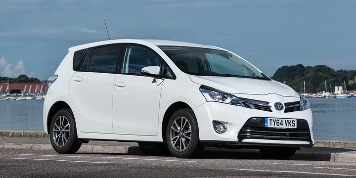 2013 Toyota Verso front three-quarter view