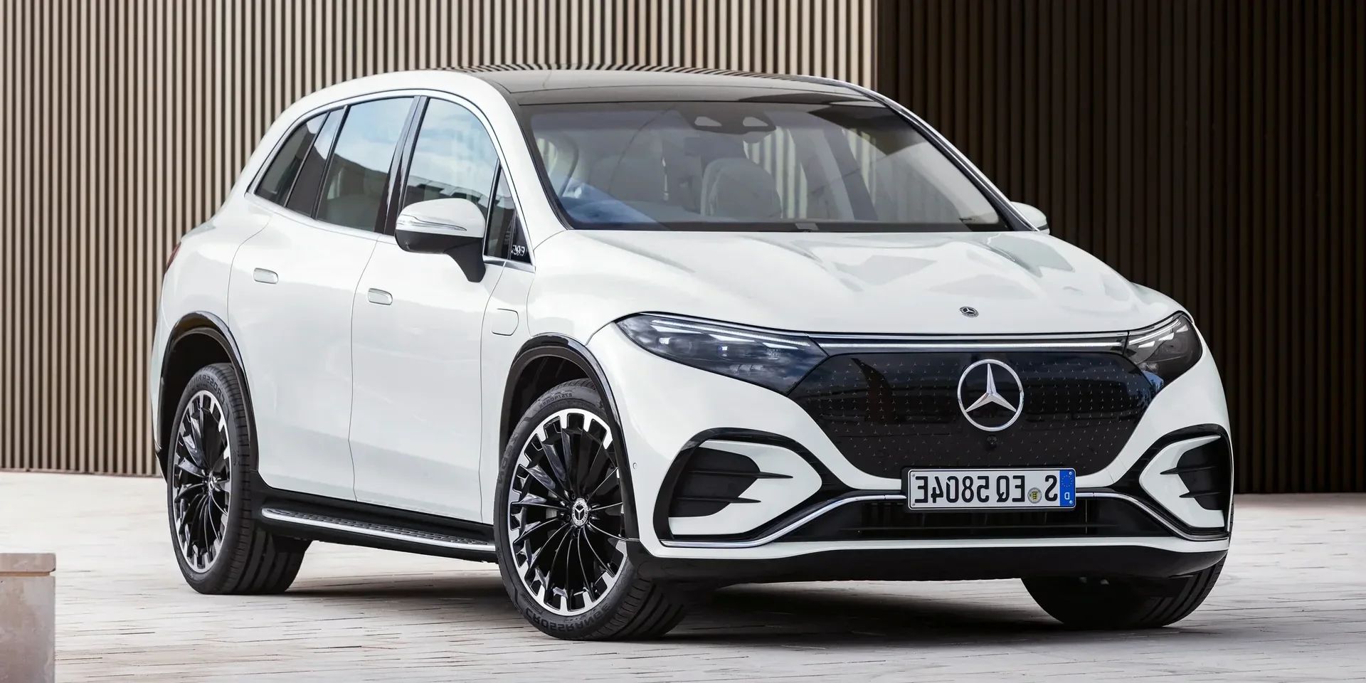 2022 Mercedes-Benz EQS SUV photo 1