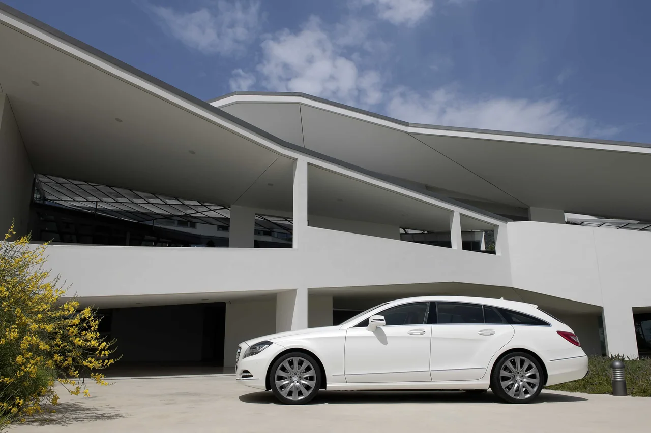 Exterior 3