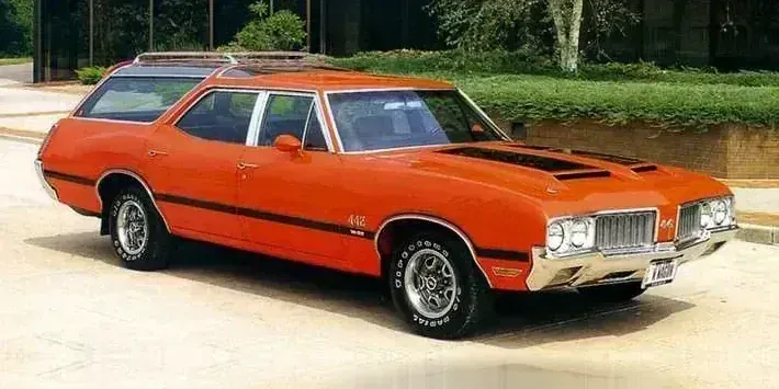 1970 Oldsmobile 1970-oldsmobile-4-4-2-6368801-w-30-vista-cruiser main image