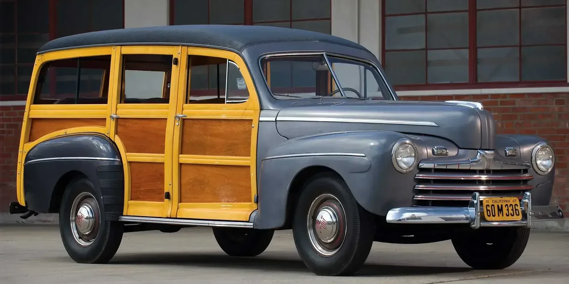 1947 Ford Super Deluxe photo 1