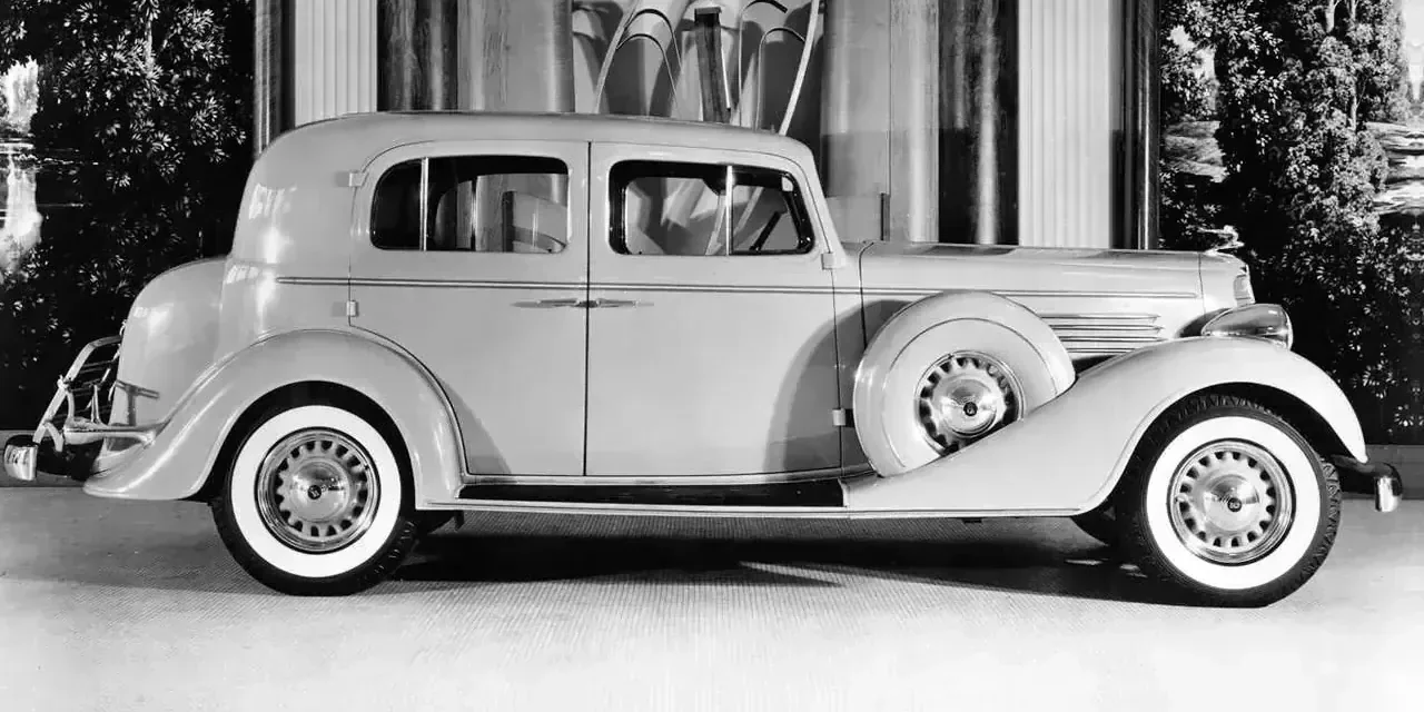 1935 Buick Series 60 Model Sixty-One Club photo 1