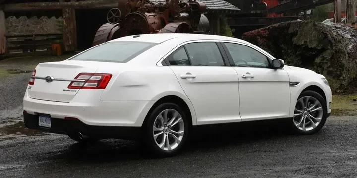 2013 Ford 2013-ford-taurus-20-ecoboost-selectshift-6-speed main image