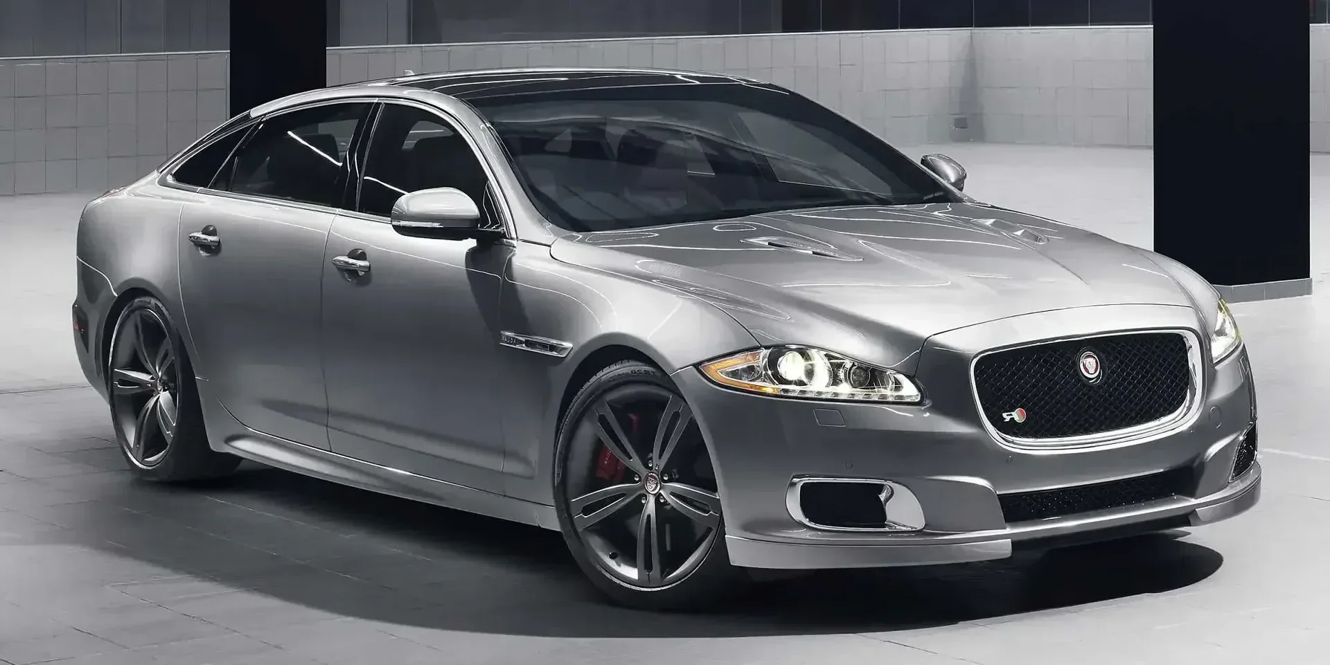 2013 Jaguar XJ photo 1