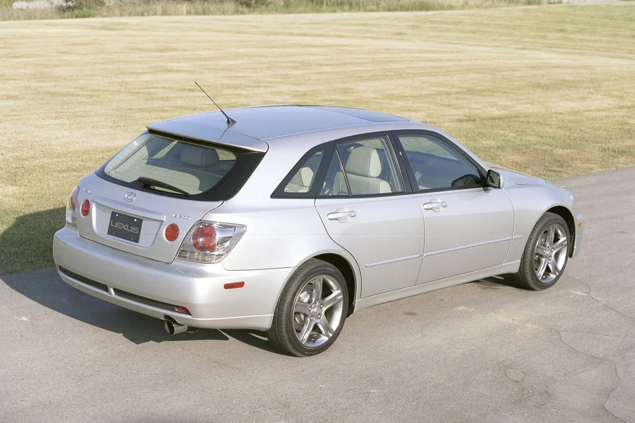 Exterior 8