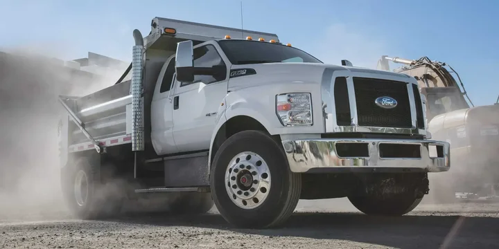 2016 Ford 2016-ford-medium-duty-pickup-f-750-supercab-67-v8-power-stroke-torqshift-6-speed-335ps main image