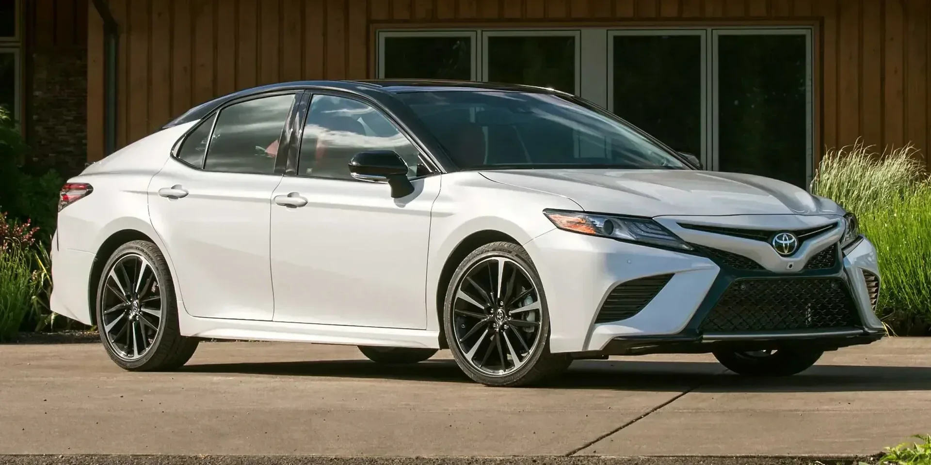 2021 Toyota Camry photo 1