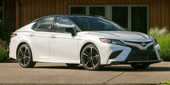 2018 Toyota 2018-toyota-camry-hybrid main image