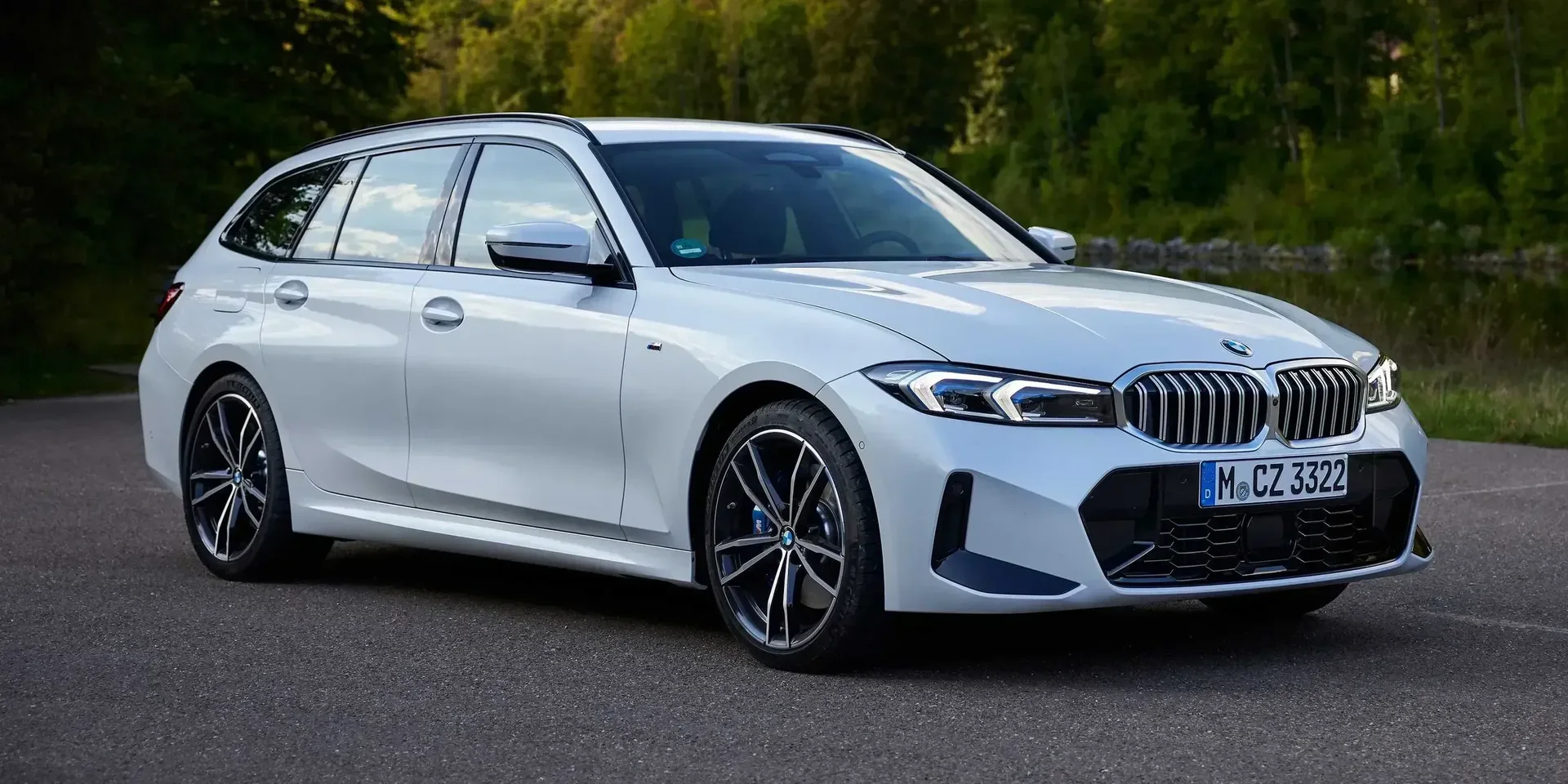 2022 BMW 3 Series photo 1