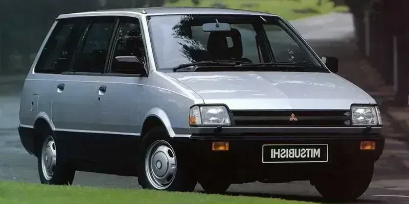 1993 Mitsubishi Space Wagon photo 1