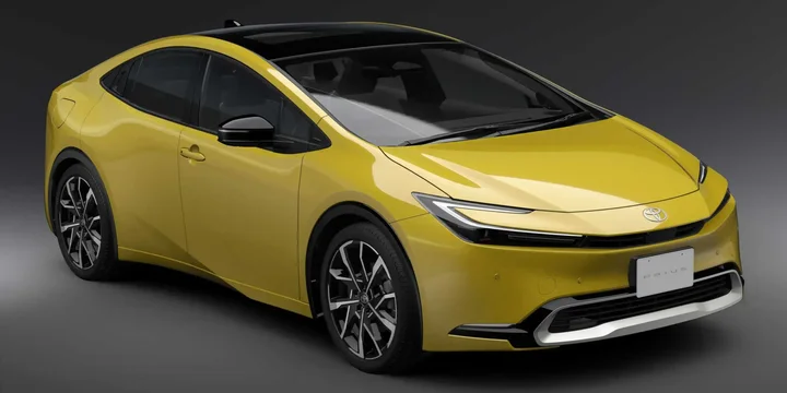 2023 Toyota 2023-toyota-prius-phev main image