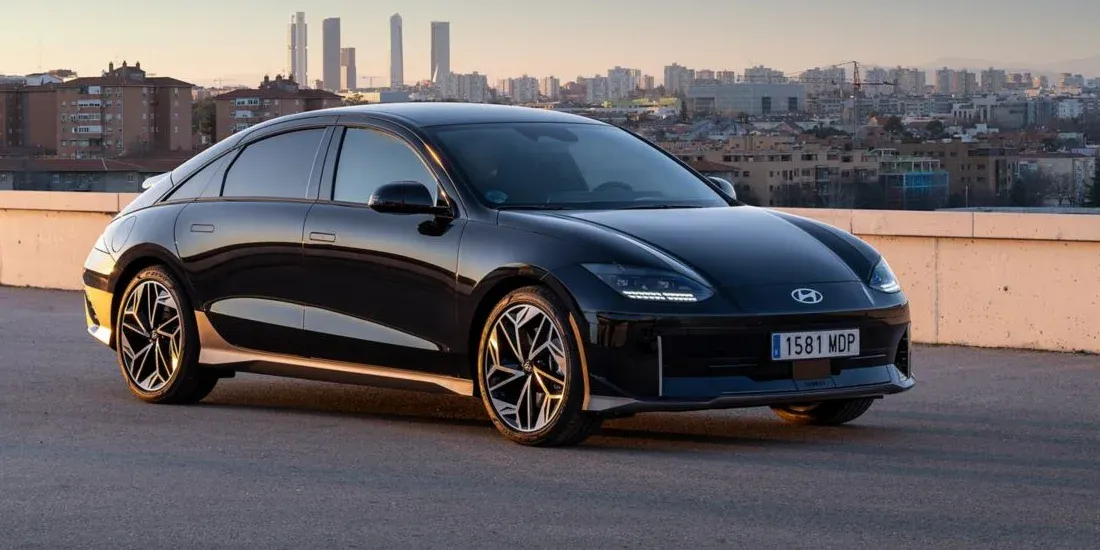 2023 Hyundai Ioniq photo 1