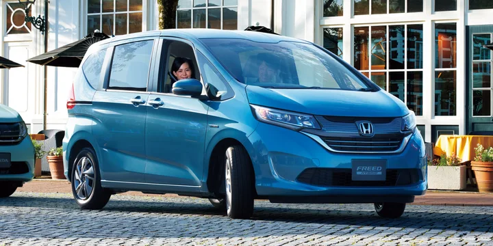 2016 Honda Freed Hybrid 4WD exterior main image