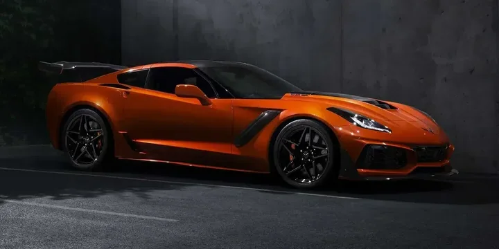 2019 Chevrolet 2019-chevrolet-corvette-zr1 main image