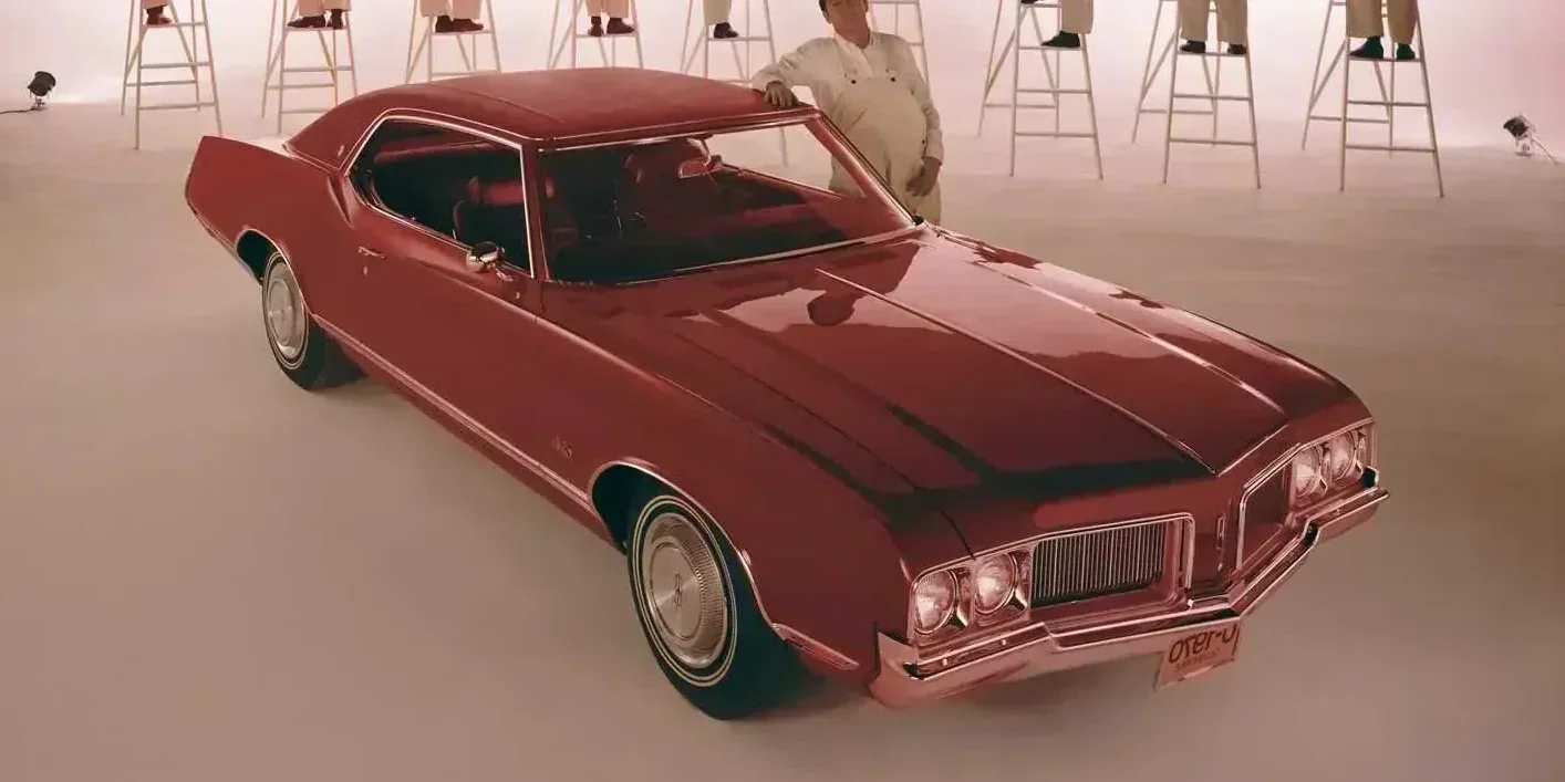1968 Oldsmobile Cutlass Supreme Holiday photo 1