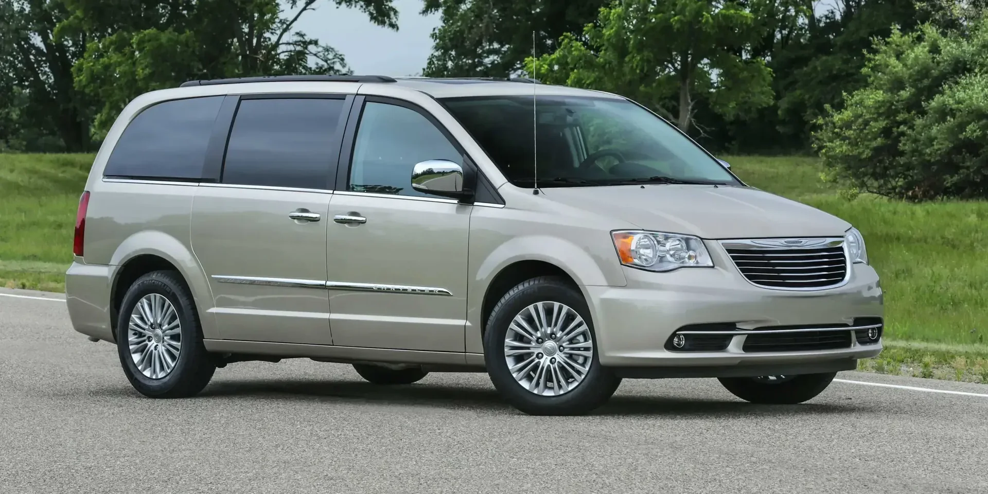 2013 Chrysler Town & Country photo 1