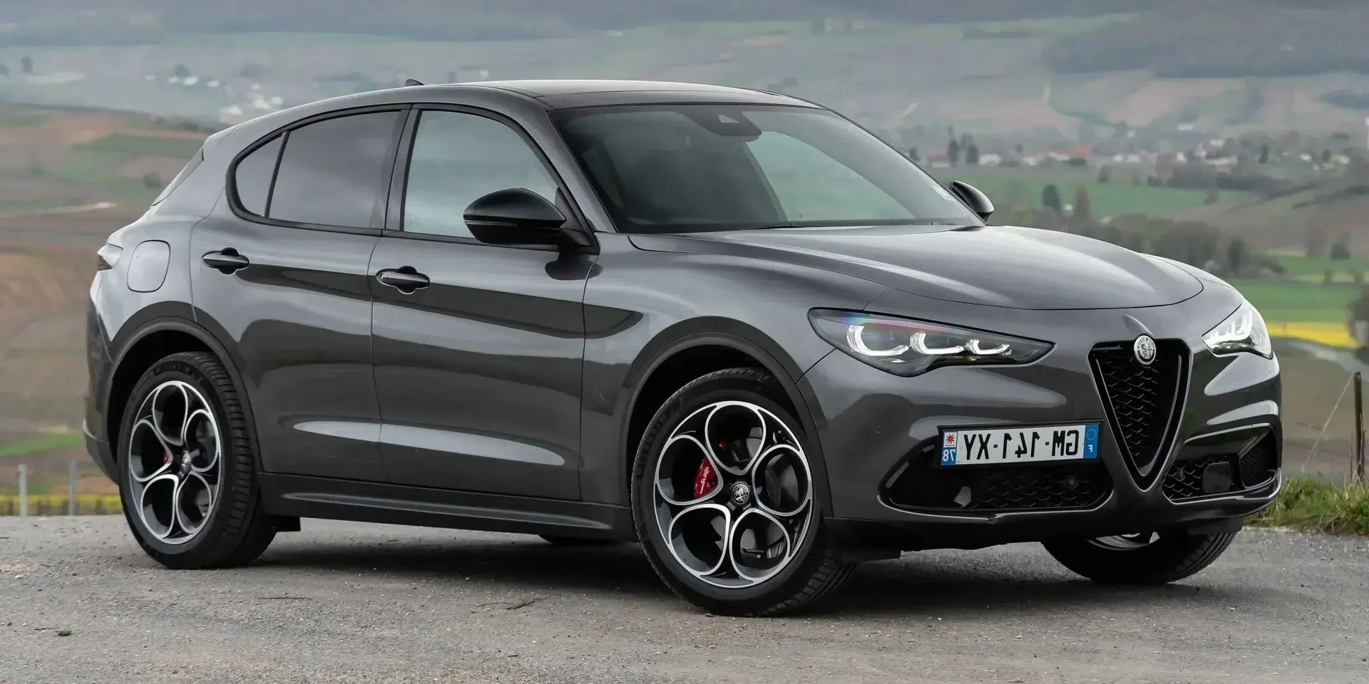 2023 Alfa Romeo Stelvio photo 1