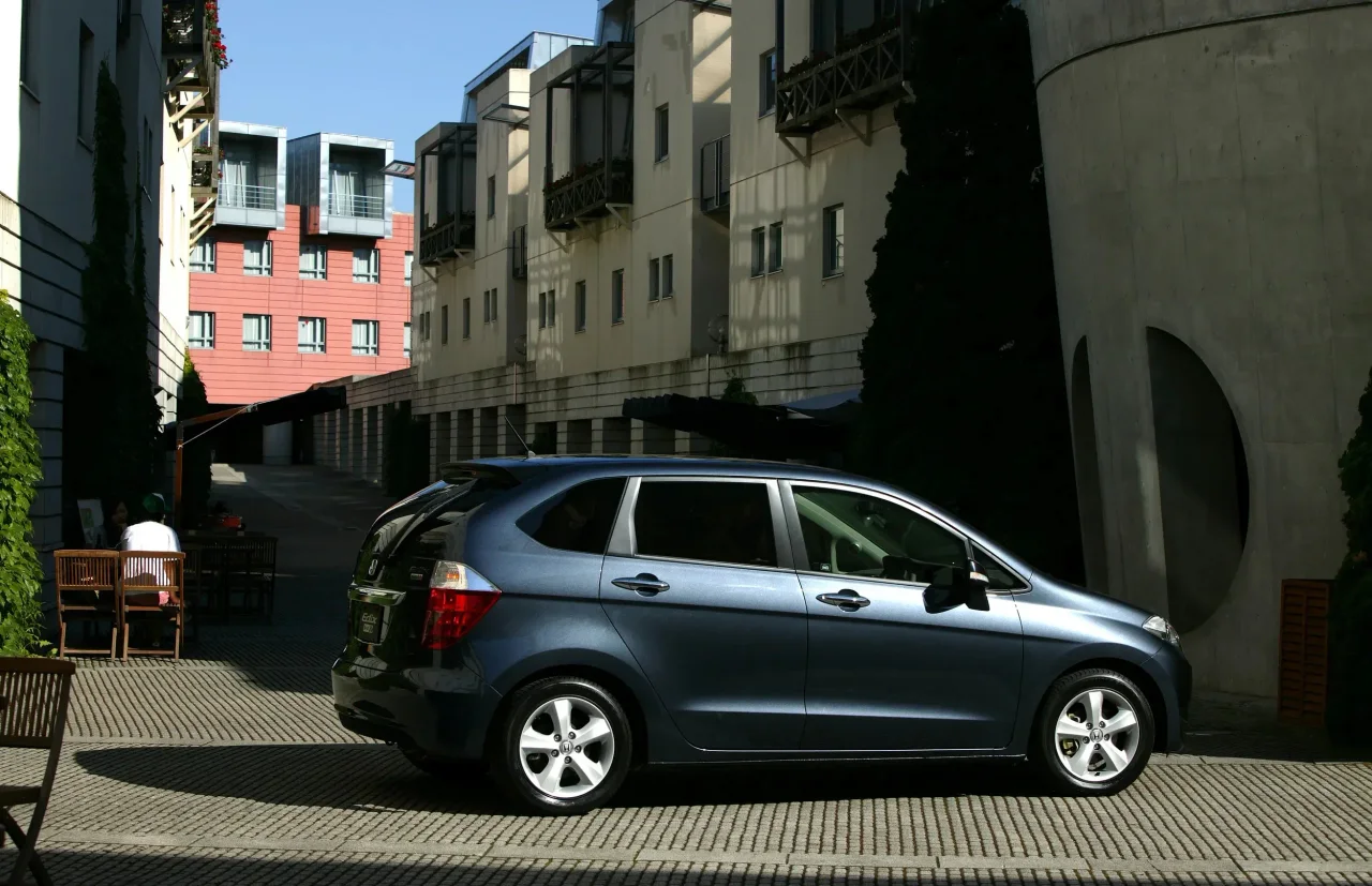 Exterior 4