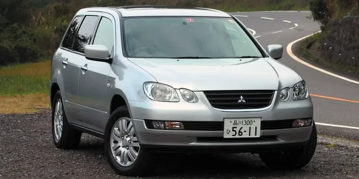 2001 Mitsubishi 2001-mitsubishi-airtrek-generation-cu0w main image