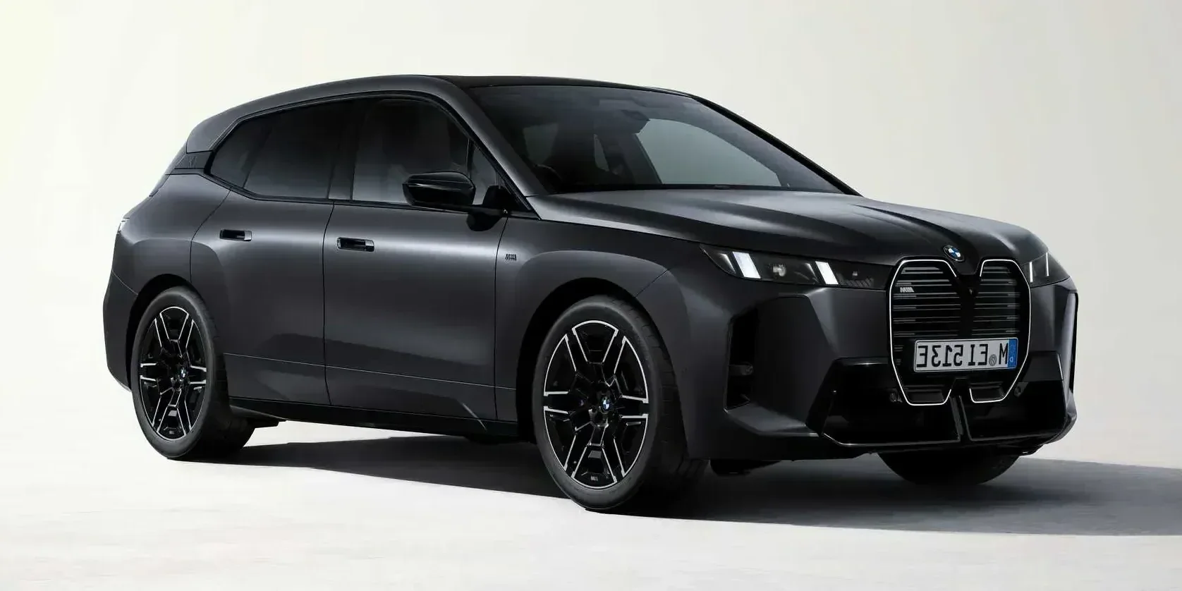 2025 BMW iX M70 xDrive photo 1