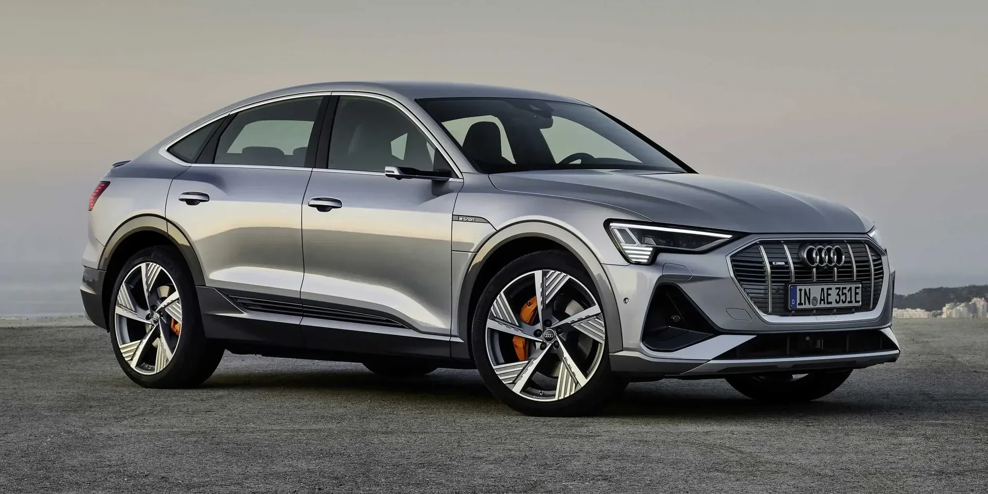2019 Audi e-tron photo 1