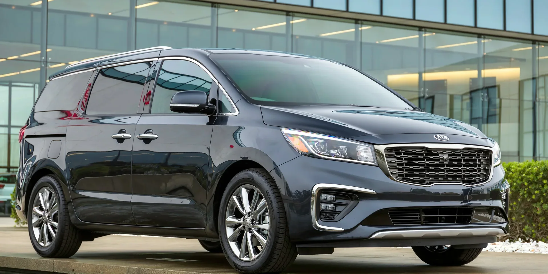 2019 Kia Carnival photo 1