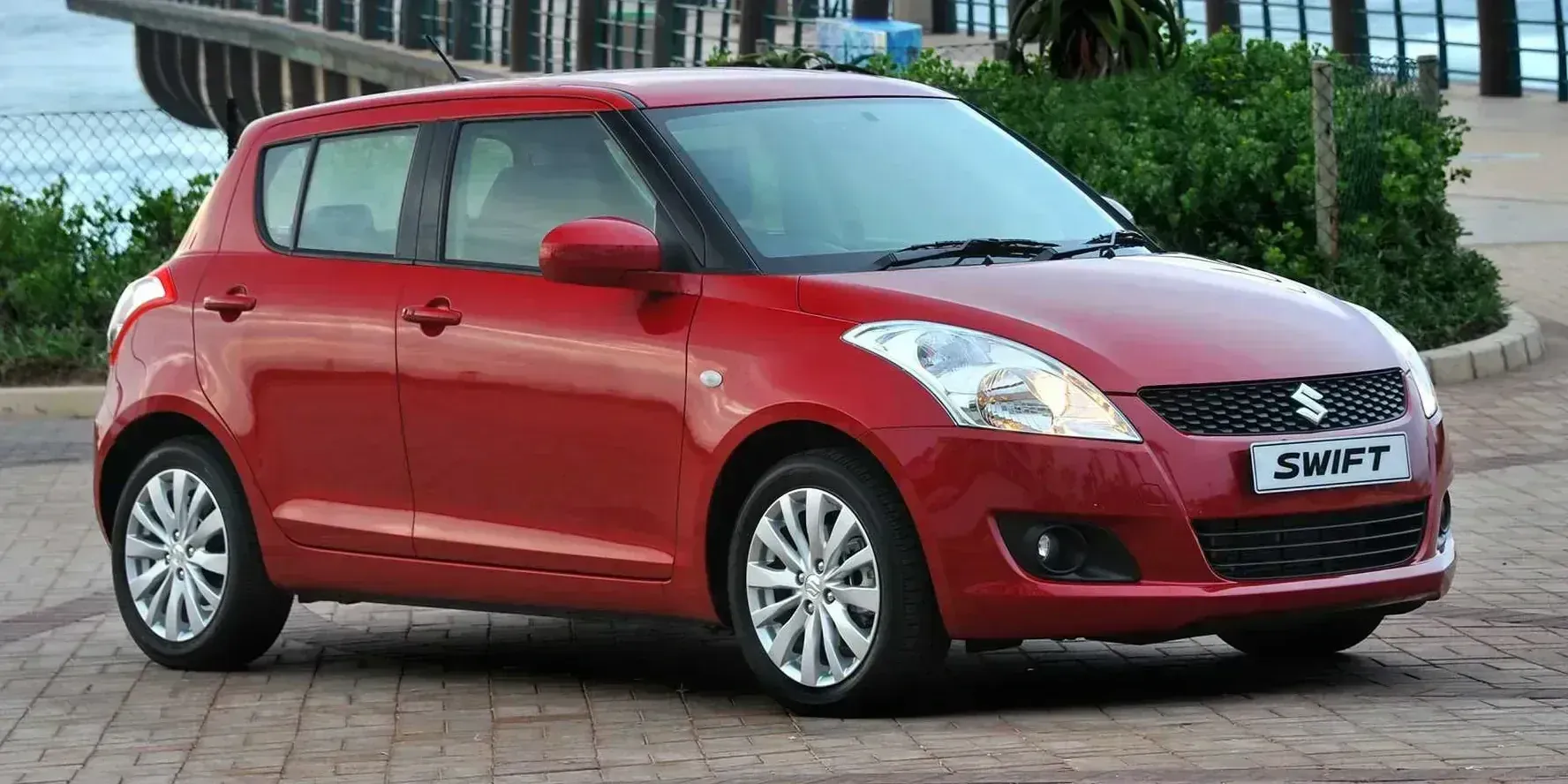 2013 Suzuki Swift photo 1