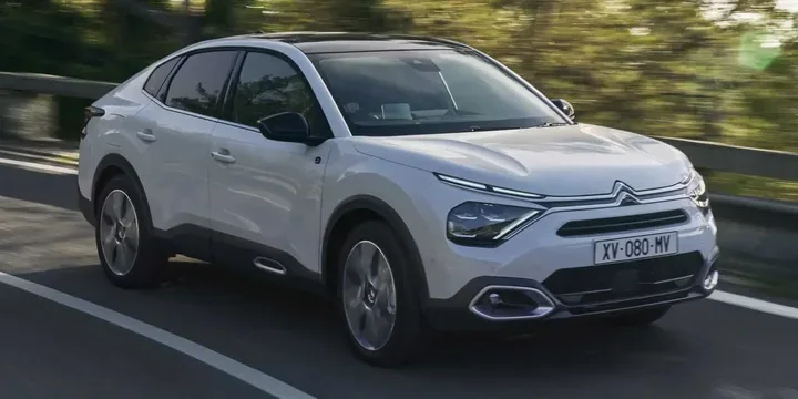 2022 Citroën 2022-citroen-c4-e-c4-x-single-speed main image