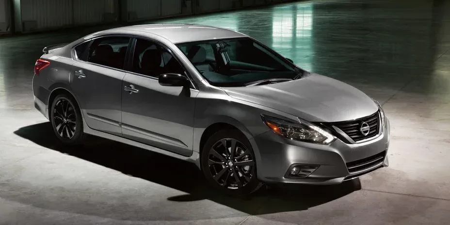 2016 Nissan Altima photo 1