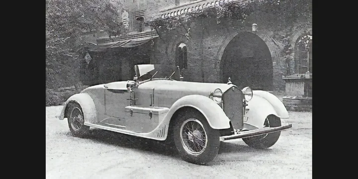 1930 Garavini Alfa Romeo 6C. Photograph by monte carlo, Public domain. https://commons.wikimedia.org/wiki/File:Alfa_Romeo_6C_1750_Garavini.jpg Fit to 2:1 with dark side borders.