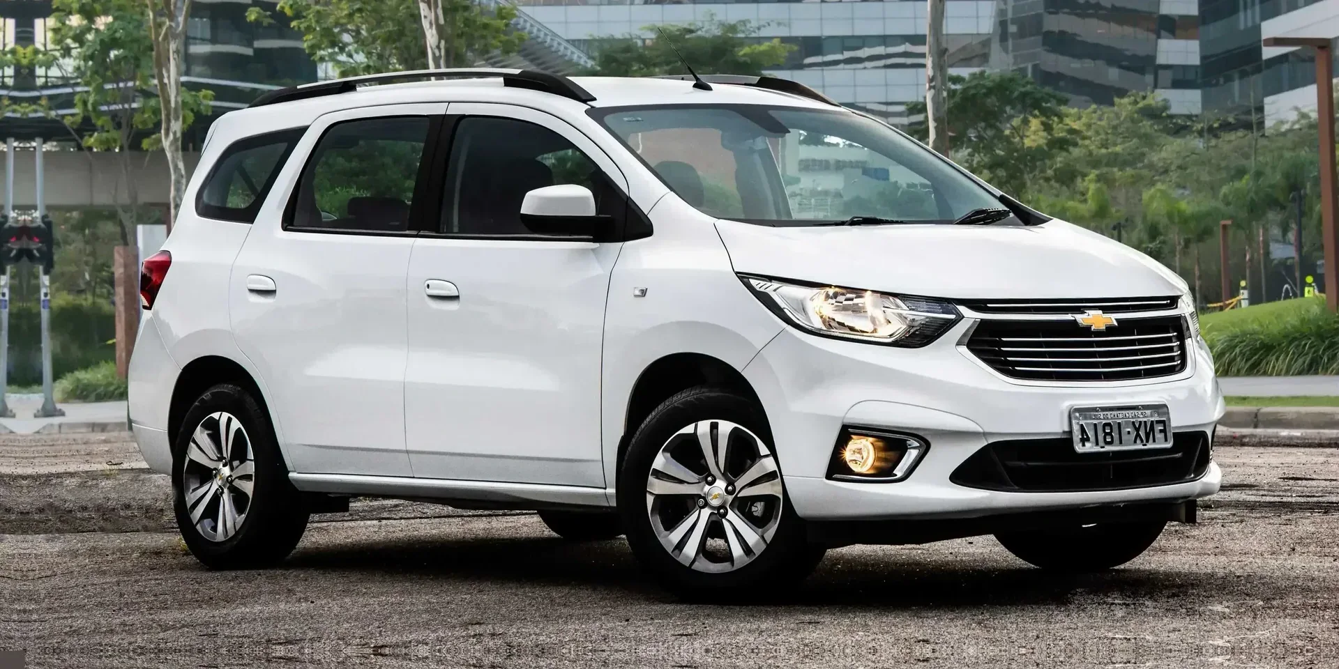2024 Chevrolet Spin photo 1