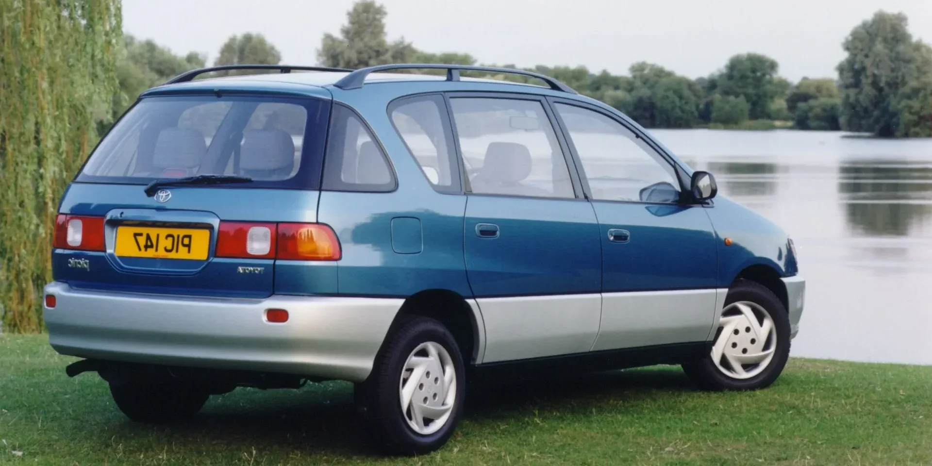 1996 Toyota Picnic photo 1