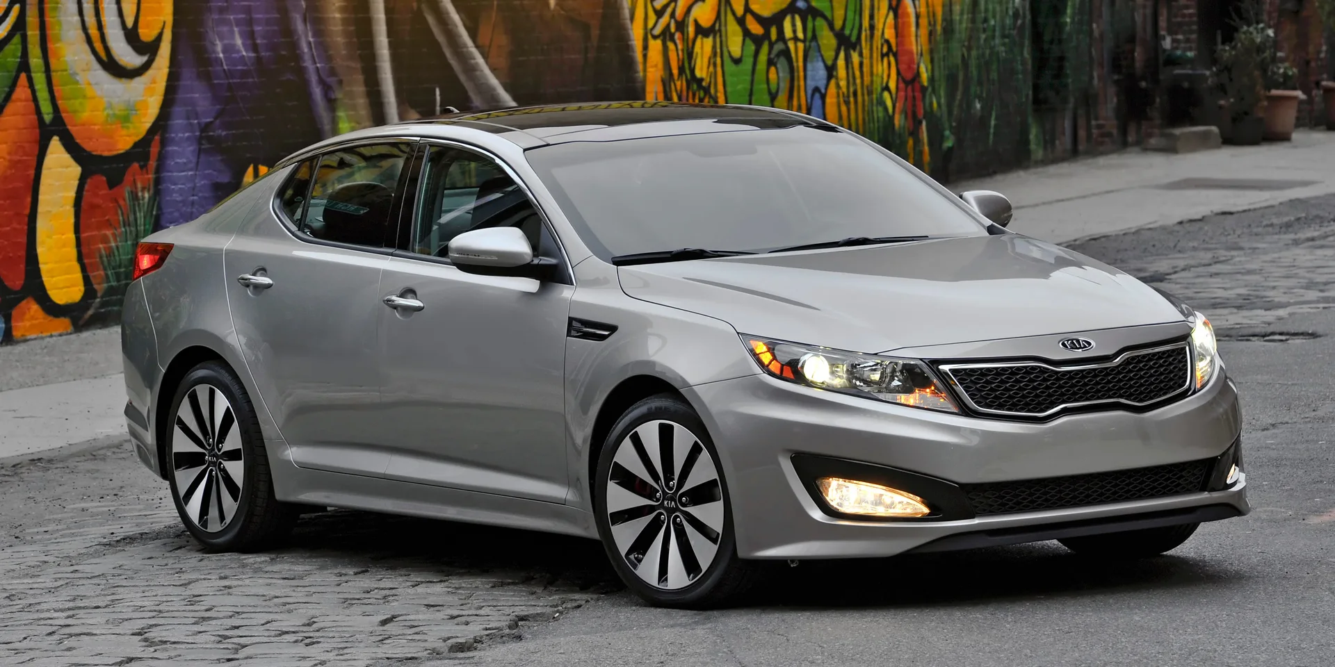 2010 Kia K5 TF photo 1