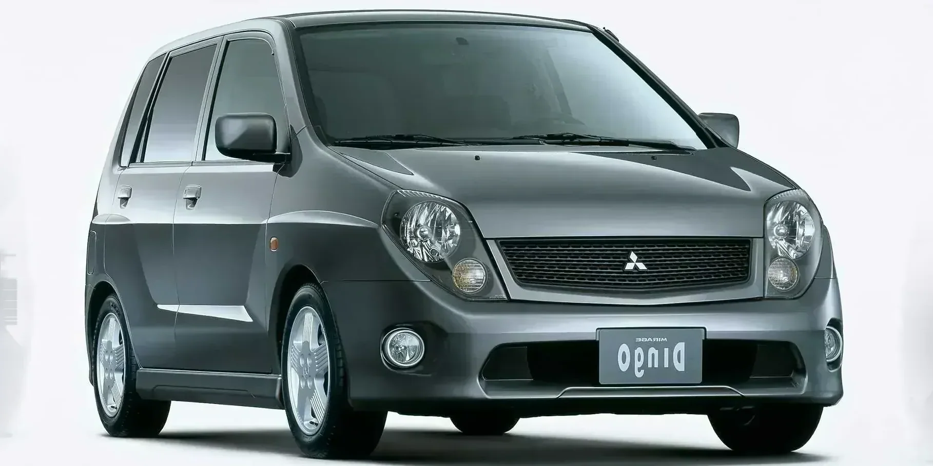 2000 Mitsubishi Dingo Aero photo 1