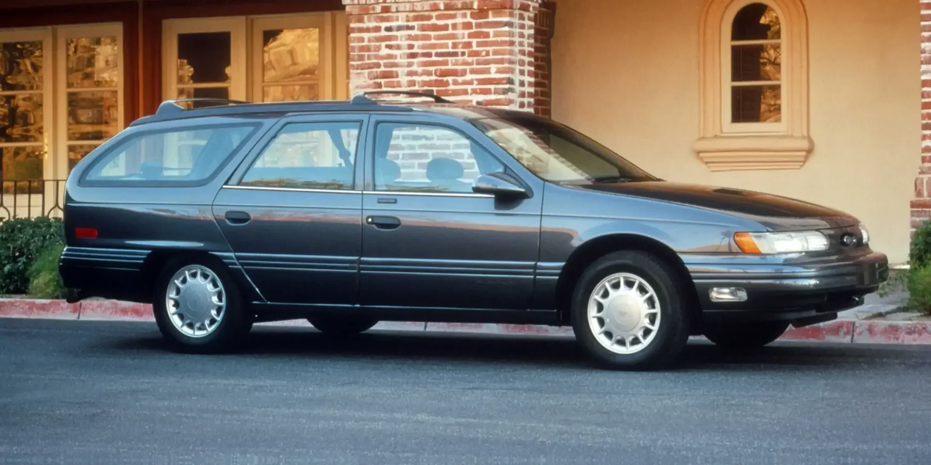 1995 Ford Taurus photo 1