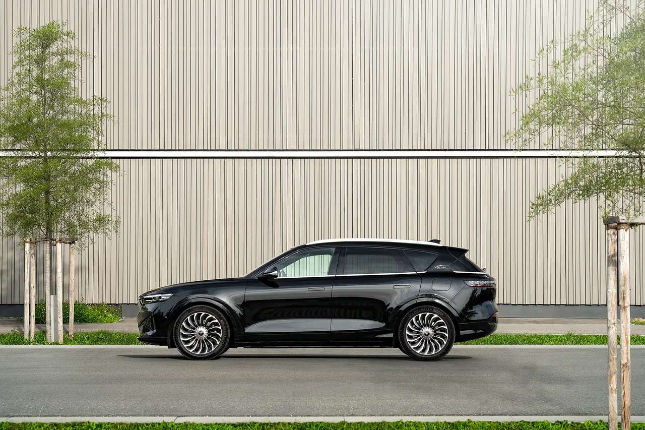 Exterior 3
