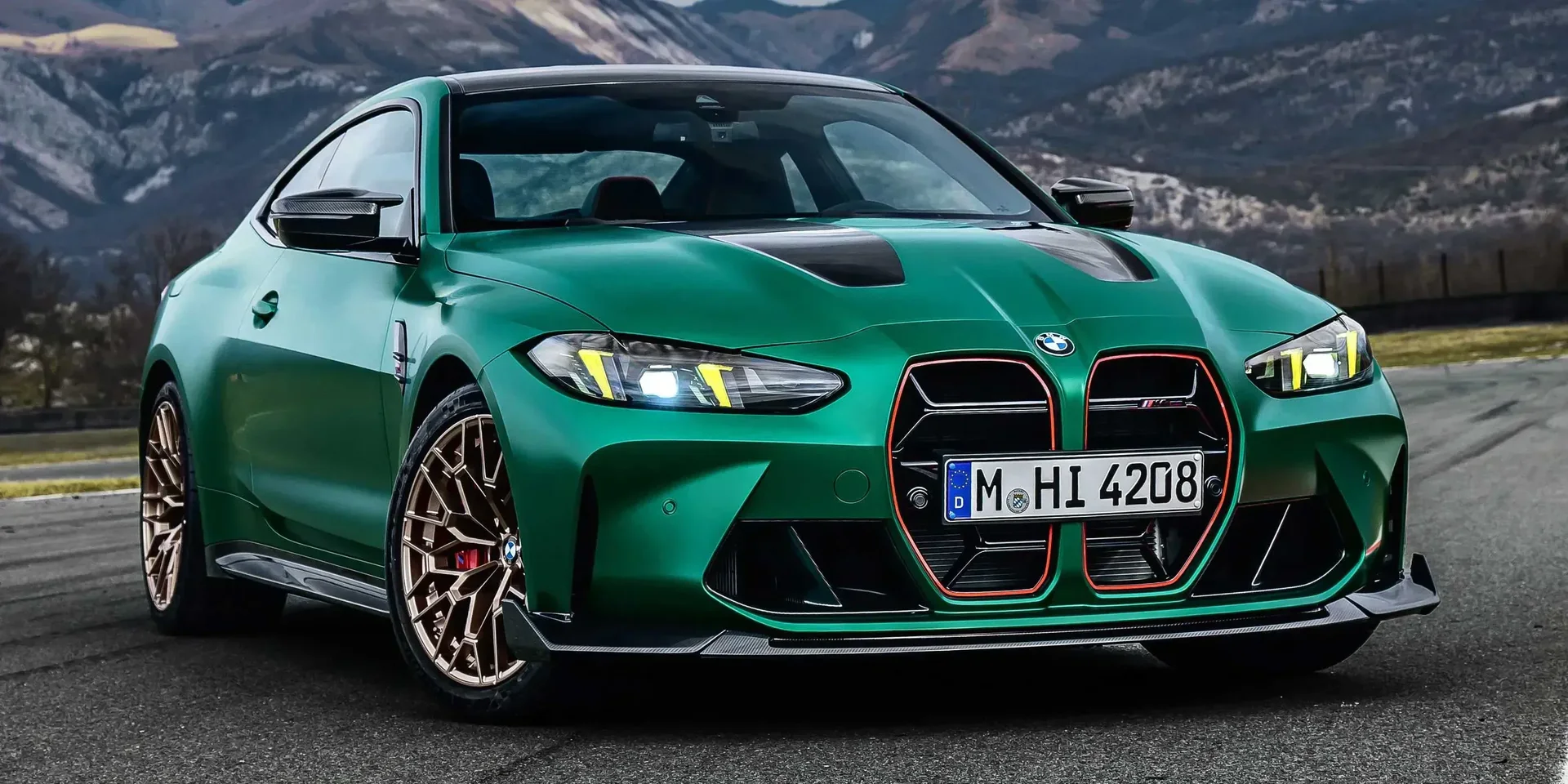 2025 BMW 4 Series M4 CS photo 1
