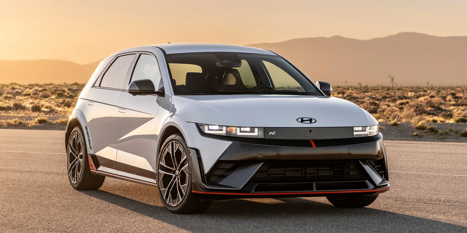 2025 Hyundai Ioniq photo 1