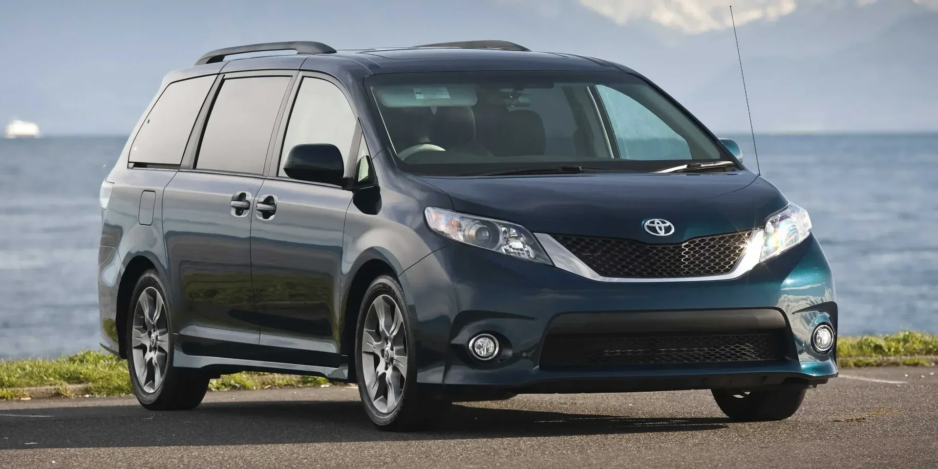 2011 Toyota Sienna photo 1