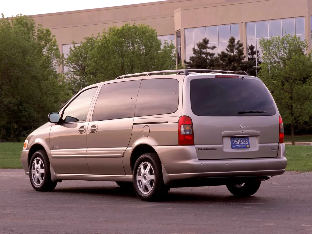 Exterior 3