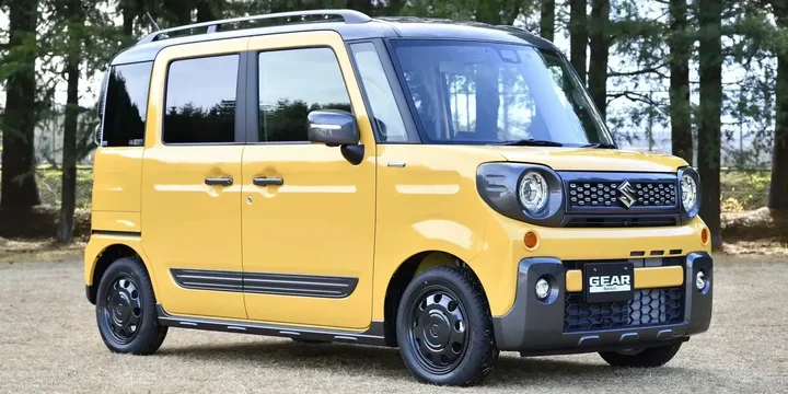 2018 Suzuki 2018-suzuki-spacia-gear-hybrid main image