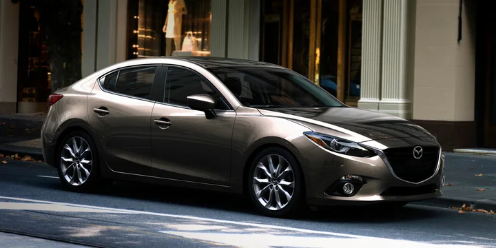 2013 Mazda 3 front three-quarter view