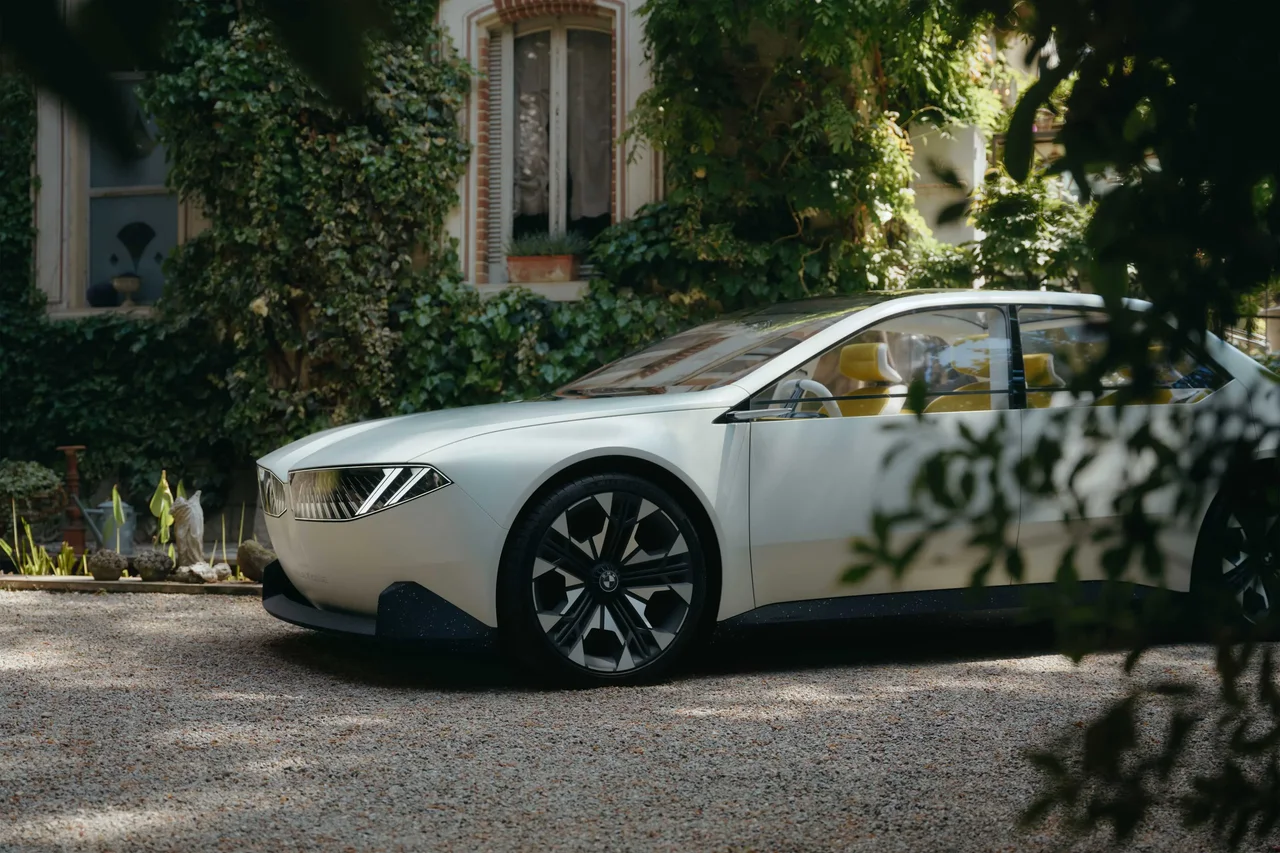 Exterior 3