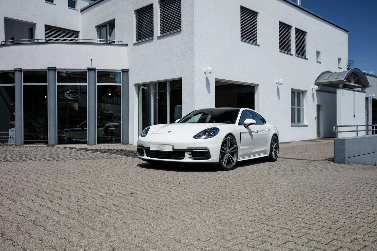 Exterior 3
