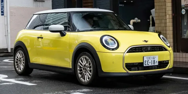 2024 Mini 2024-mini-cooper-c-3-door-steptronic-7-speed main image
